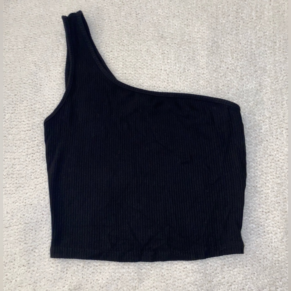 ⭐️Garage One Shoulder Crop Top⭐️